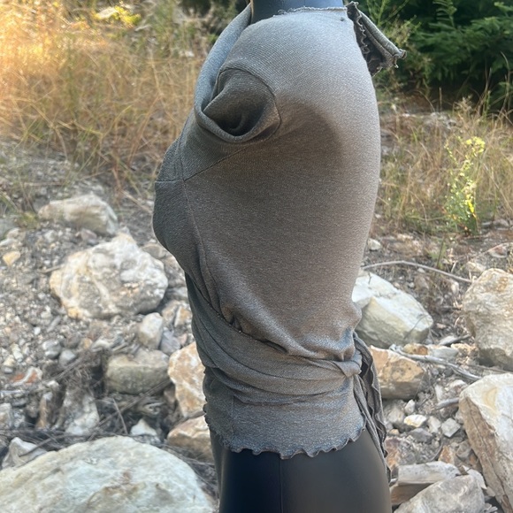 Micheal Star NWOT wrap tie shirt with stretch & long bell sleeves Boho sz XS/S - Picture 6 of 10